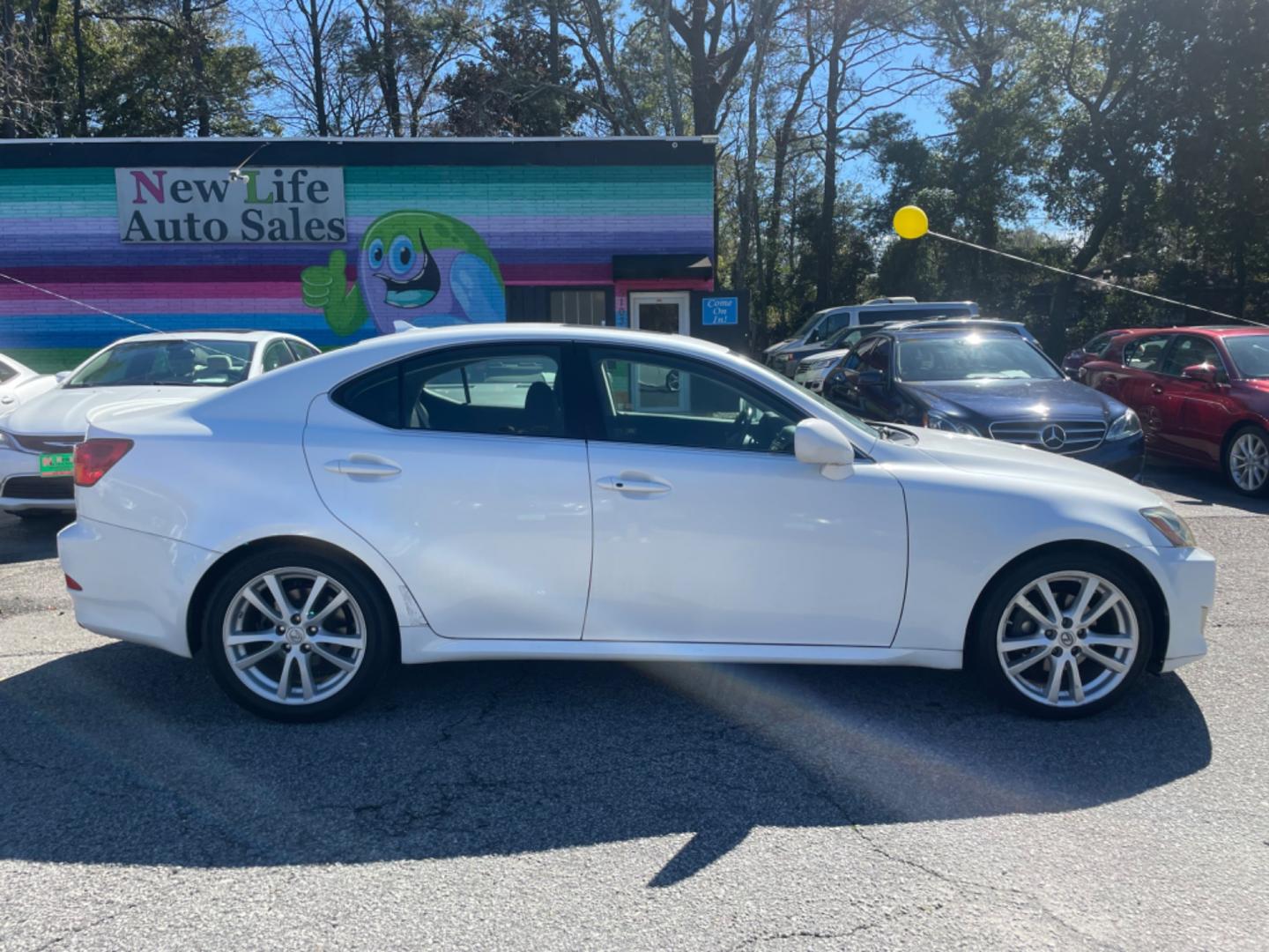 2007 WHITE LEXUS IS 250 BASE (JTHBK262372) with an 2.5L engine, Automatic transmission, located at 5103 Dorchester Rd., Charleston, SC, 29418-5607, (843) 767-1122, 36.245171, -115.228050 - Photo#7